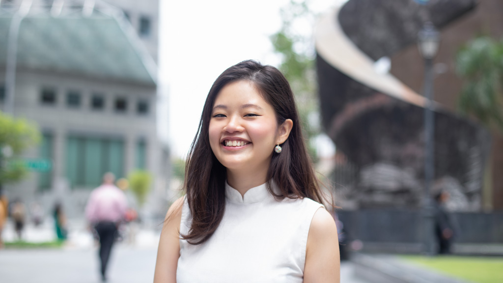 Yvonne-Consultant-Top_Missing_Piece-Pants_OM_by_Ong_Shunmugam-Shoes_Clark-Bag_Coach-UNIFORM-15112019-5