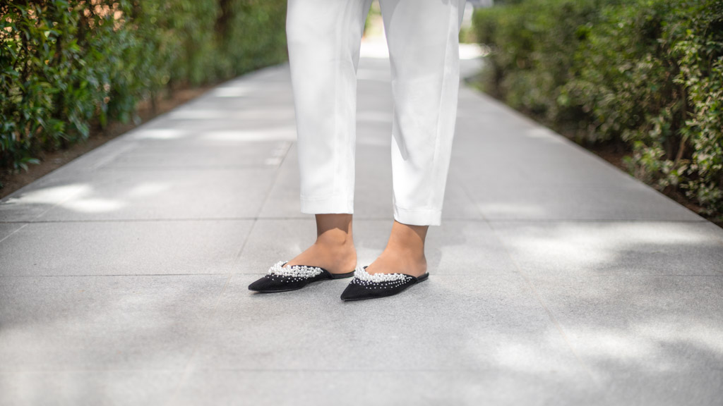 Fatema-Banking-Bahrain-Blazer_Stradivarius-Pants_Stradivarius-Shoes_Zara-Earrings_Chanel-UNIFORM-26122019-2