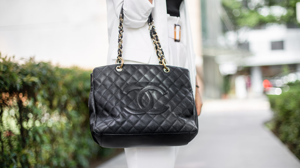 Fatema-Banking-Bahrain-Blazer_Stradivarius-Pants_Stradivarius-Shoes_Zara-Earrings_Chanel-UNIFORM-26122019-4