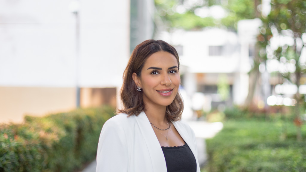 Fatema-Banking-Bahrain-Blazer_Stradivarius-Pants_Stradivarius-Shoes_Zara-Earrings_Chanel-UNIFORM-26122019-5