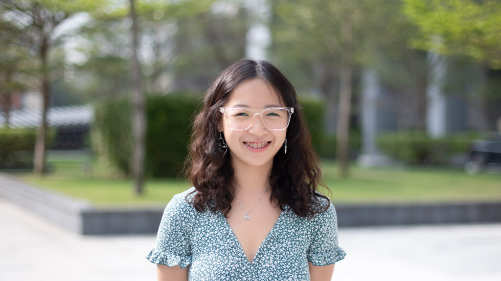 Chloe-Project_Executive-Dress_Pull__Bear-Shoes_Bershka-Watch_Daniel_Wellington-17012020-UNIFORM-5