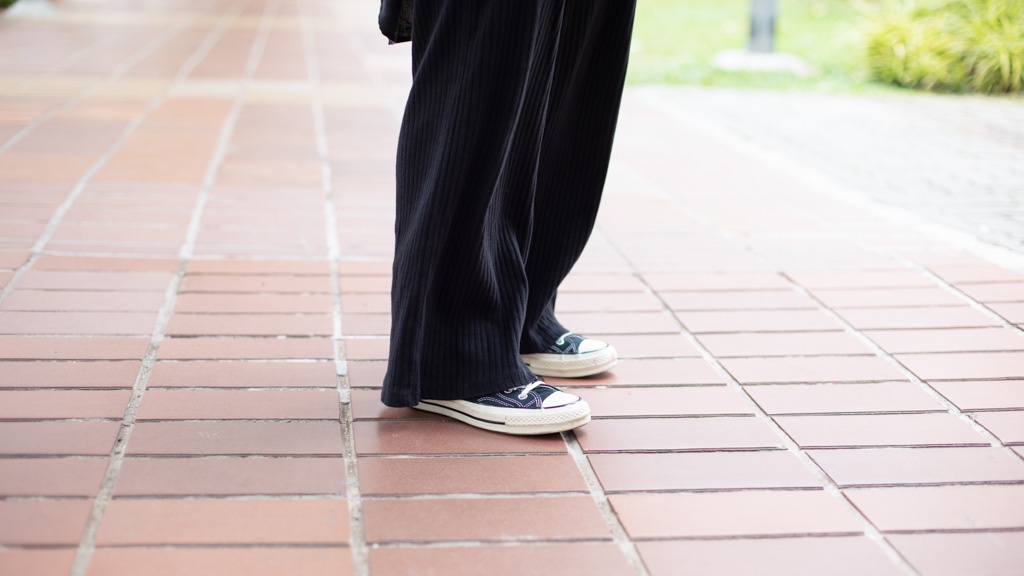 Erina-Hair_Stylist-Japan-Top_London-Pants_Japan-Bag_Japan-Shoes_Converse-12022020-UNIFORM-3