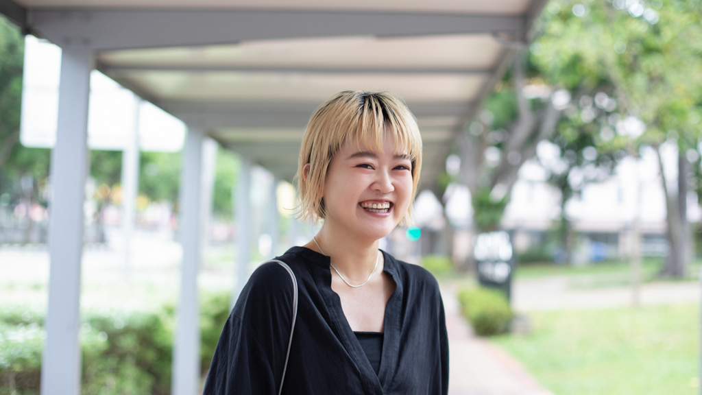 Erina-Hair_Stylist-Japan-Top_London-Pants_Japan-Bag_Japan-Shoes_Converse-12022020-UNIFORM-4