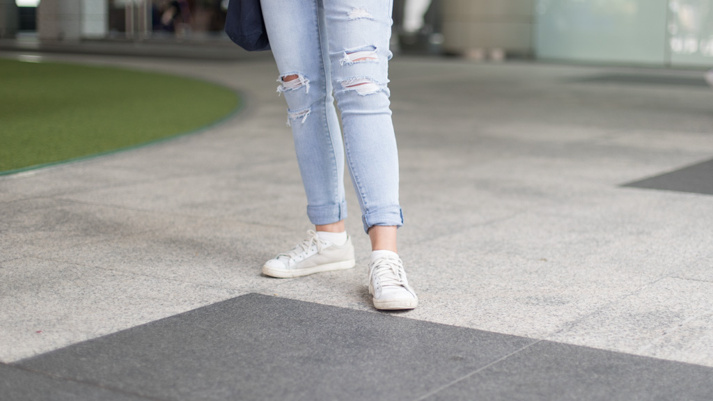 Rae-Tourism-Top_Bali-Pants_Levis-Shoes_Lacoste-Earrings_Primark-17012020-UNIFORM-2