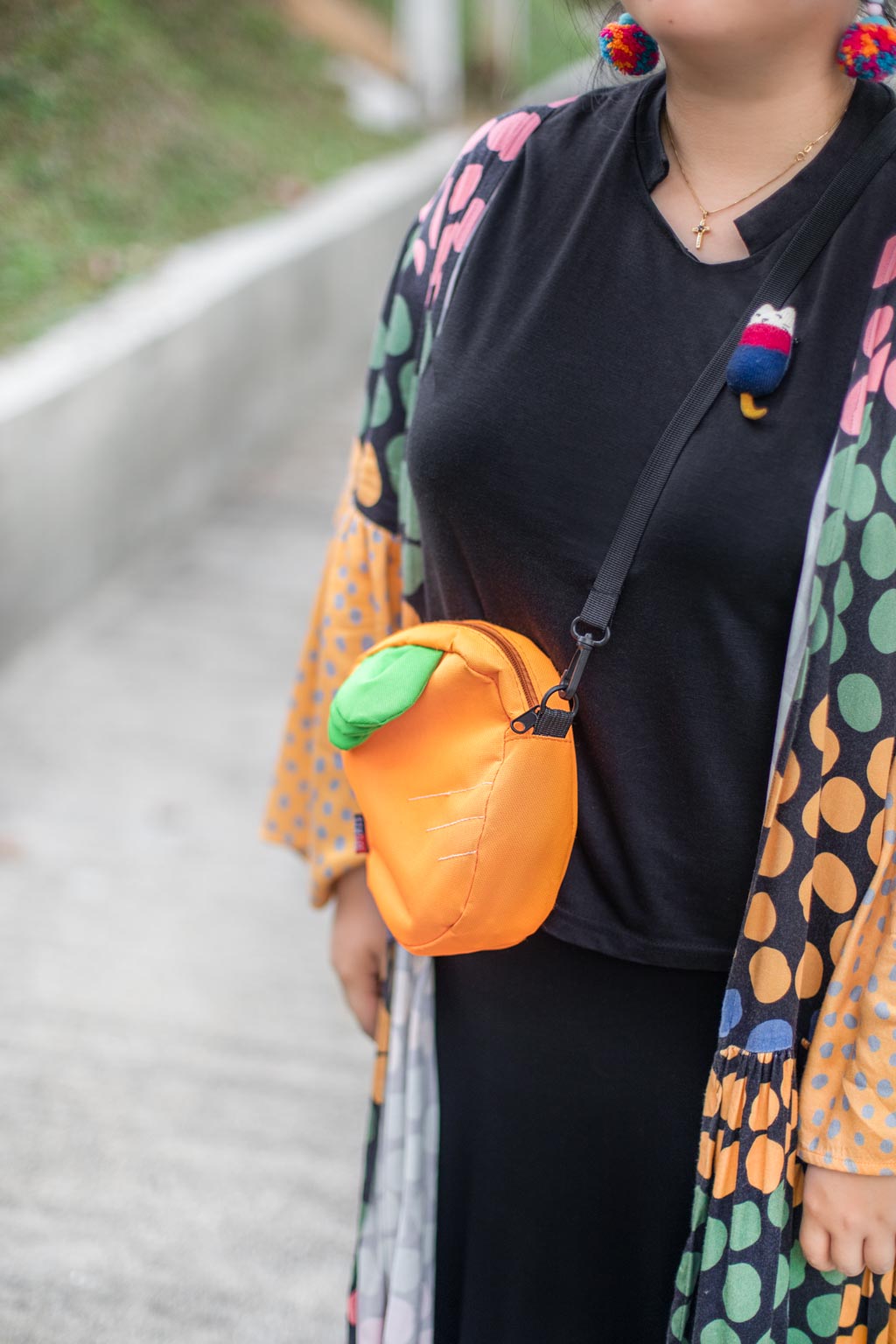 Gabrielle-Art_Education-Jacket_Smitten_By_Pattern-Brooch_Cat_Socrates-Shoes_Onitsuka_Tiger-17012020-UNIFORM-4