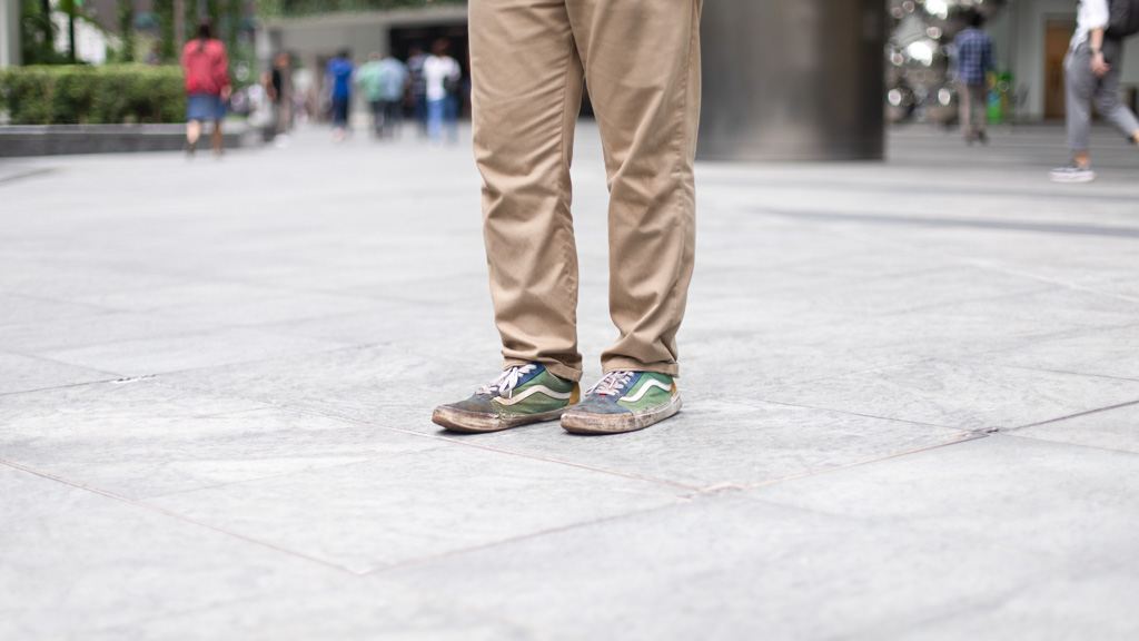 Elliot-Barista-Singapore-Top_HM-Pants_Zalora-Shoes_Vans-06032020-UNIFORM-2