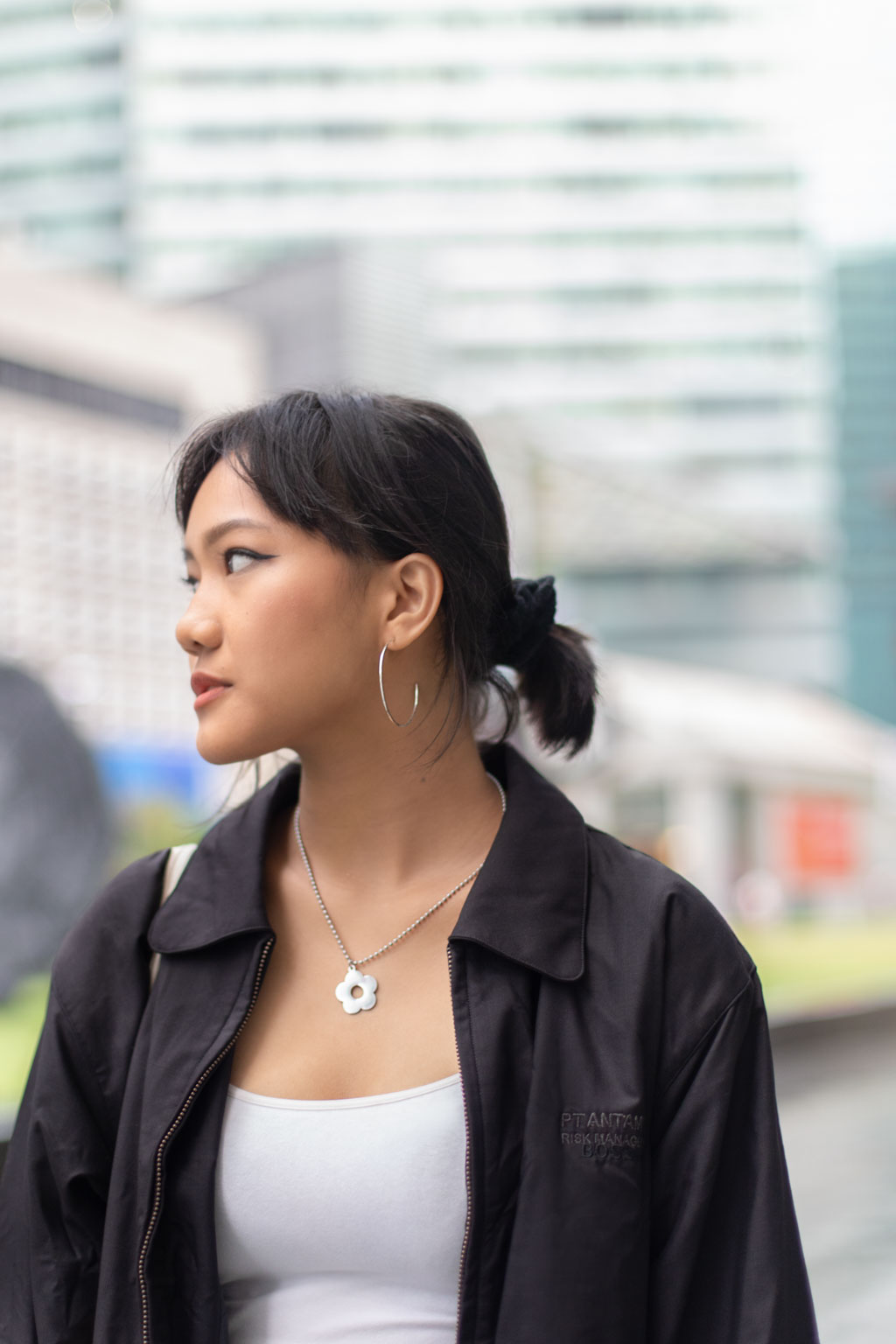 Qaisara-Student-Singapore-Jeans_Uniqlo-Jacket_BOSS-Shoes-Dr_Martens-06032020-UNIFORM-3