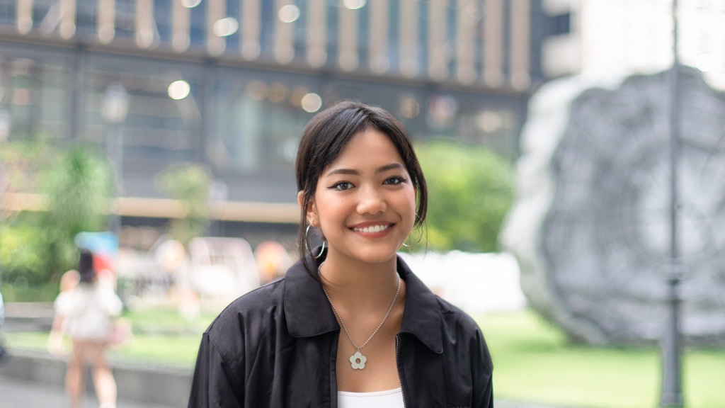 Qaisara-Student-Singapore-Jeans_Uniqlo-Jacket_BOSS-Shoes-Dr_Martens-06032020-UNIFORM-4