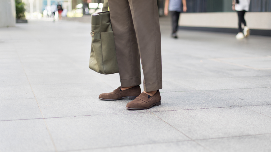 Manesh-Corporate_Communications-Top_In_Personam-Pants_Ron__Rich-Shoes_Fortus-Bag_Mango-Watch_Apple-UNIFORM-20072020-2