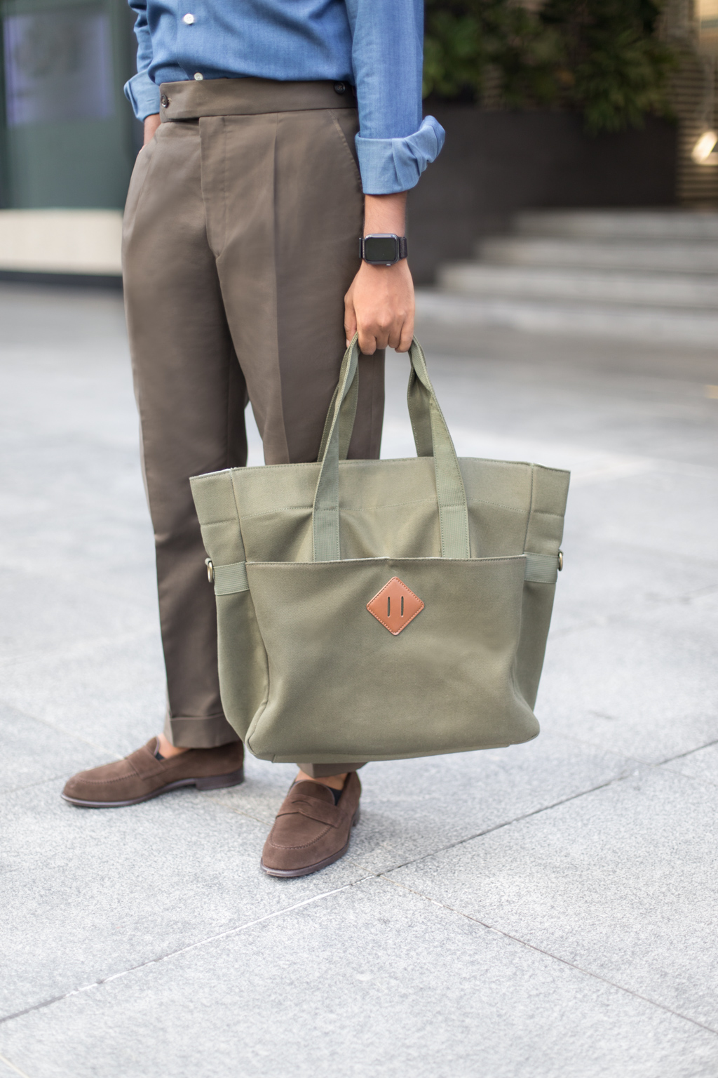 Manesh-Corporate_Communications-Top_In_Personam-Pants_Ron__Rich-Shoes_Fortus-Bag_Mango-Watch_Apple-UNIFORM-20072020-3