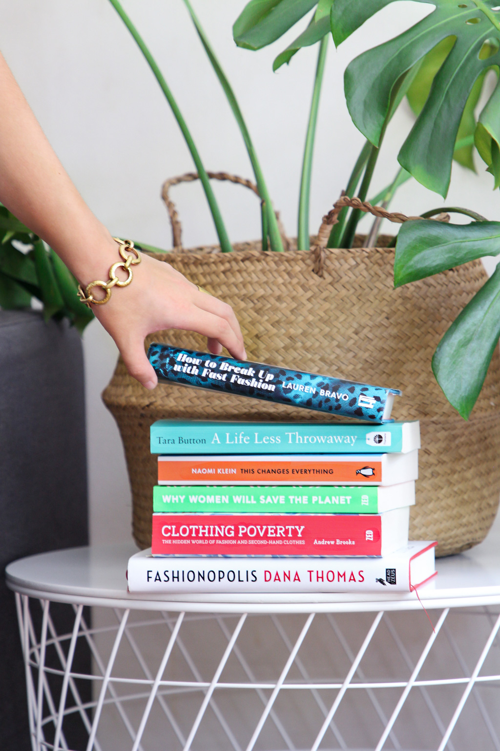 Susannah-Entrepreneur-Dress_Zerrin-Jewellery-Ashepa-Shoes_Nike-Bag_Frankitas-UNIFORM-19082020-1