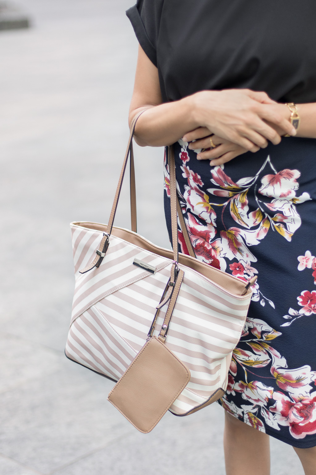 Tina-Advertising-Skirt_TEMT-Shoes_Max_Fashion-Earrings_Lovisa-Watch_Fitbit-UNIFORM-20072020-3