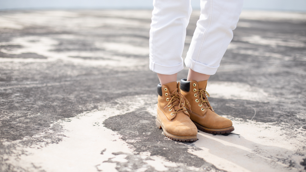 Jennifer-Interior_Design-Top_Uniqlo-Pants_Topshop-Shoes_Timberland-Watch_Swatch-UNIFORM-28092020-2