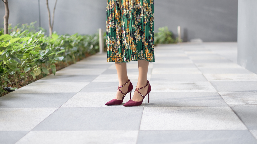 Sue-Recruitment-Top_HM-Skirt_Hong_Kong-Shoes_Mixit-UNIFORM-21082020-2