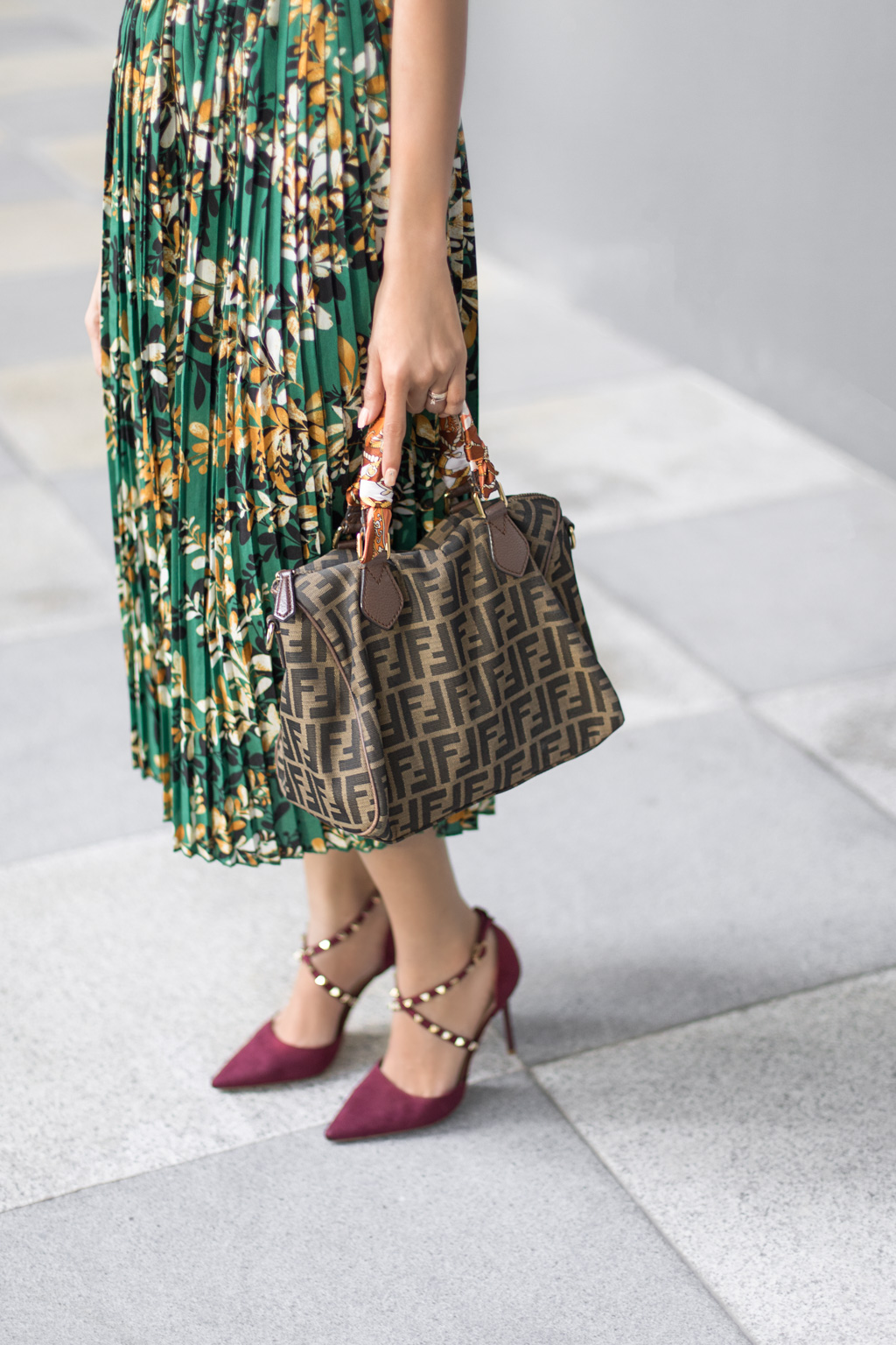 Sue-Recruitment-Top_HM-Skirt_Hong_Kong-Shoes_Mixit-UNIFORM-21082020-3