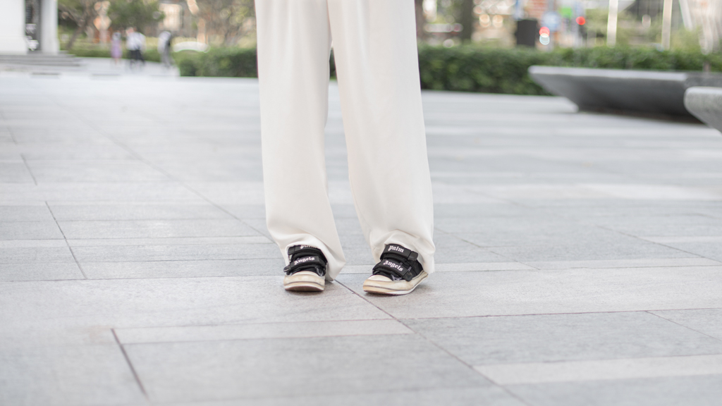 Yu_Qi-Student-Top_Muji-Shoes_Palm_Angels-Bag_Balenciaga-Bracelet_Alexander_McQueen-Accesory_Bvlgari-UNIFORM-21082020-2