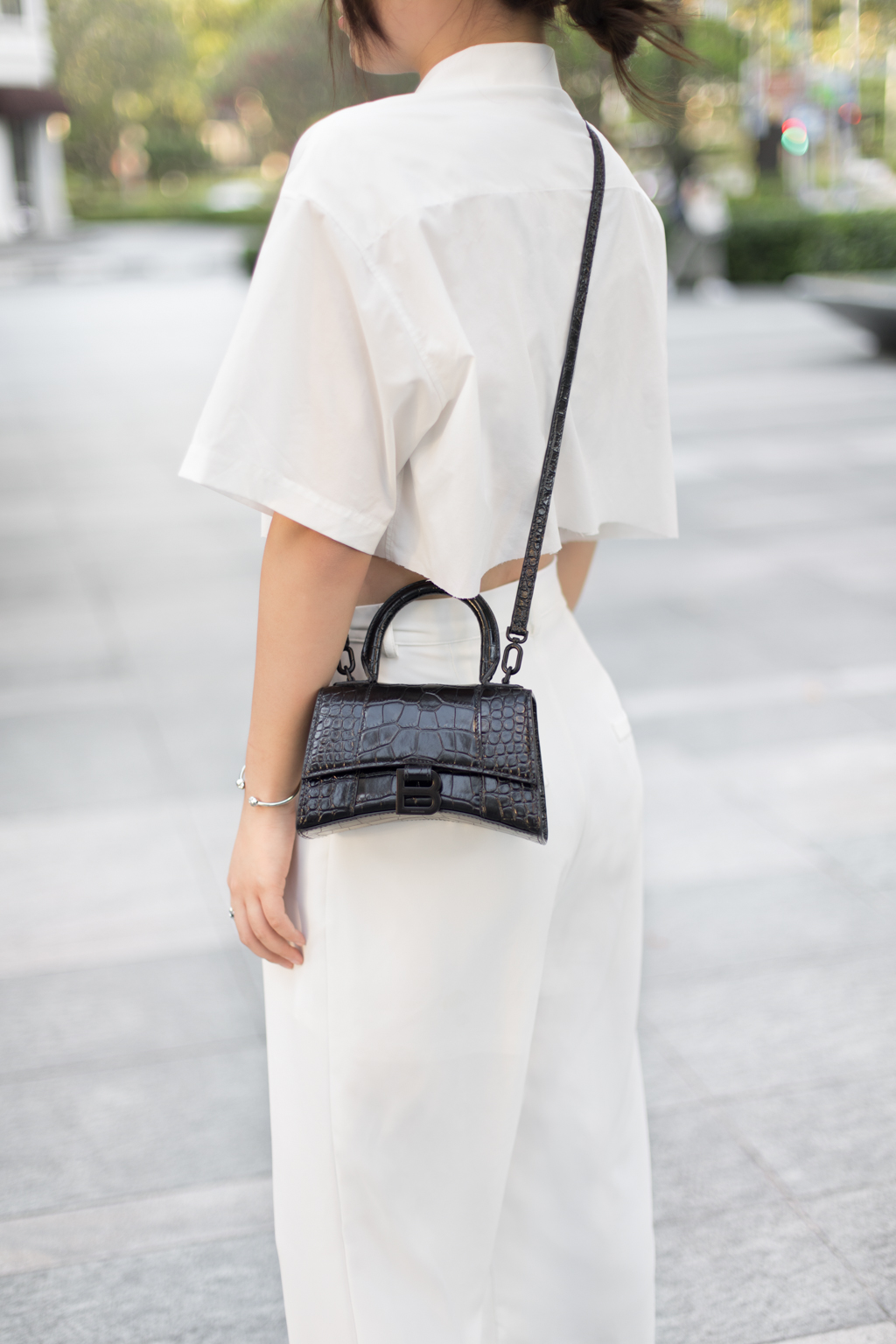 Yu_Qi-Student-Top_Muji-Shoes_Palm_Angels-Bag_Balenciaga-Bracelet_Alexander_McQueen-Accesory_Bvlgari-UNIFORM-21082020-3