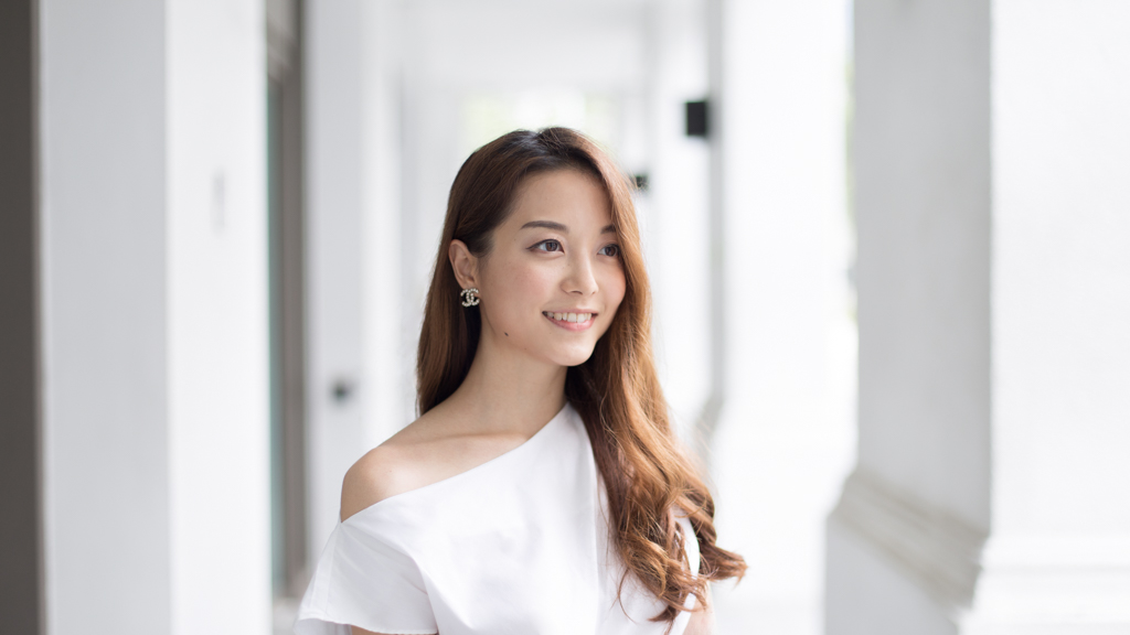 Aino-Consulting-Top_Zara-Skirt_Zara-Shoes_Valentino-Bag_Celine-Watch_Hermes-Accessory_Hermes-UNIFORM-21082020-5