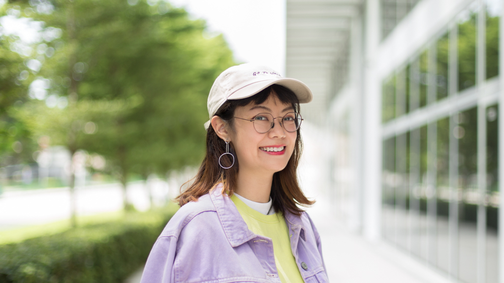 Stacy-Graphic_Design-Jacket_Monki-Shoes_Nike-Pants_Korea-UNIFORM-11092020-5