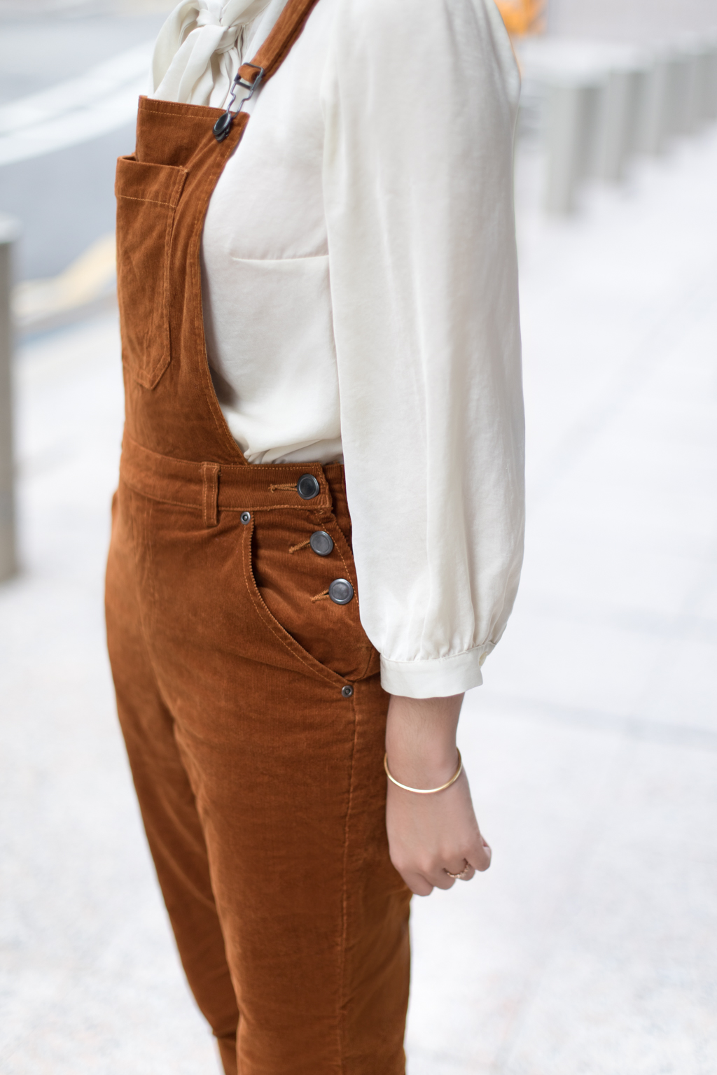 Diana-Editor-Pinafore_ModCloth-Top_ModCloth-Shoes_Dr._Martens-Bag_New_Yorker-UNIFORM-09102020-3