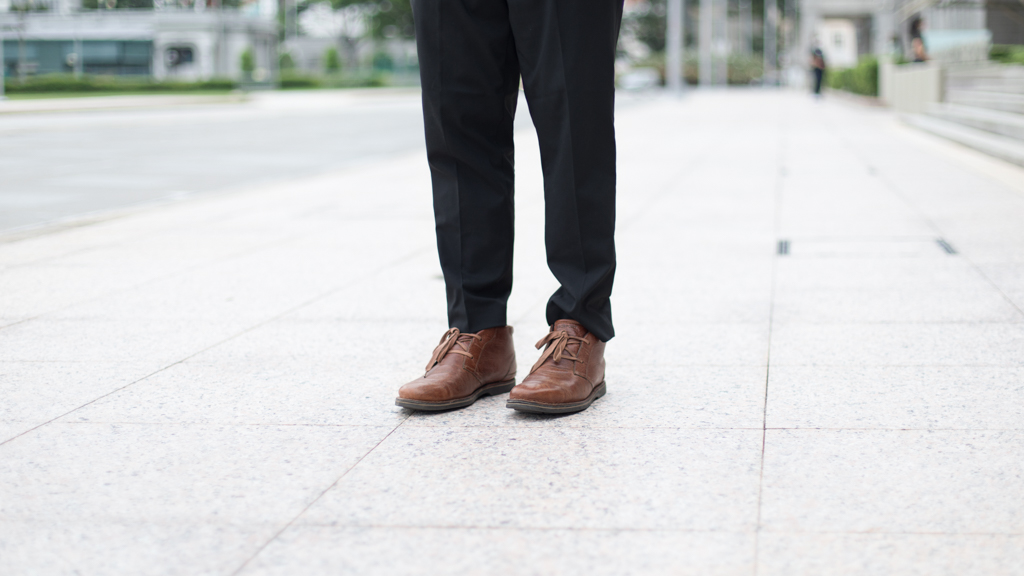 Joseph-Photographer-Shirt_Uniqlo-Jacket_Robert_Geller-Pants_Uniqlo-Socks_Uniqlo-UNIFORM-09102020-2