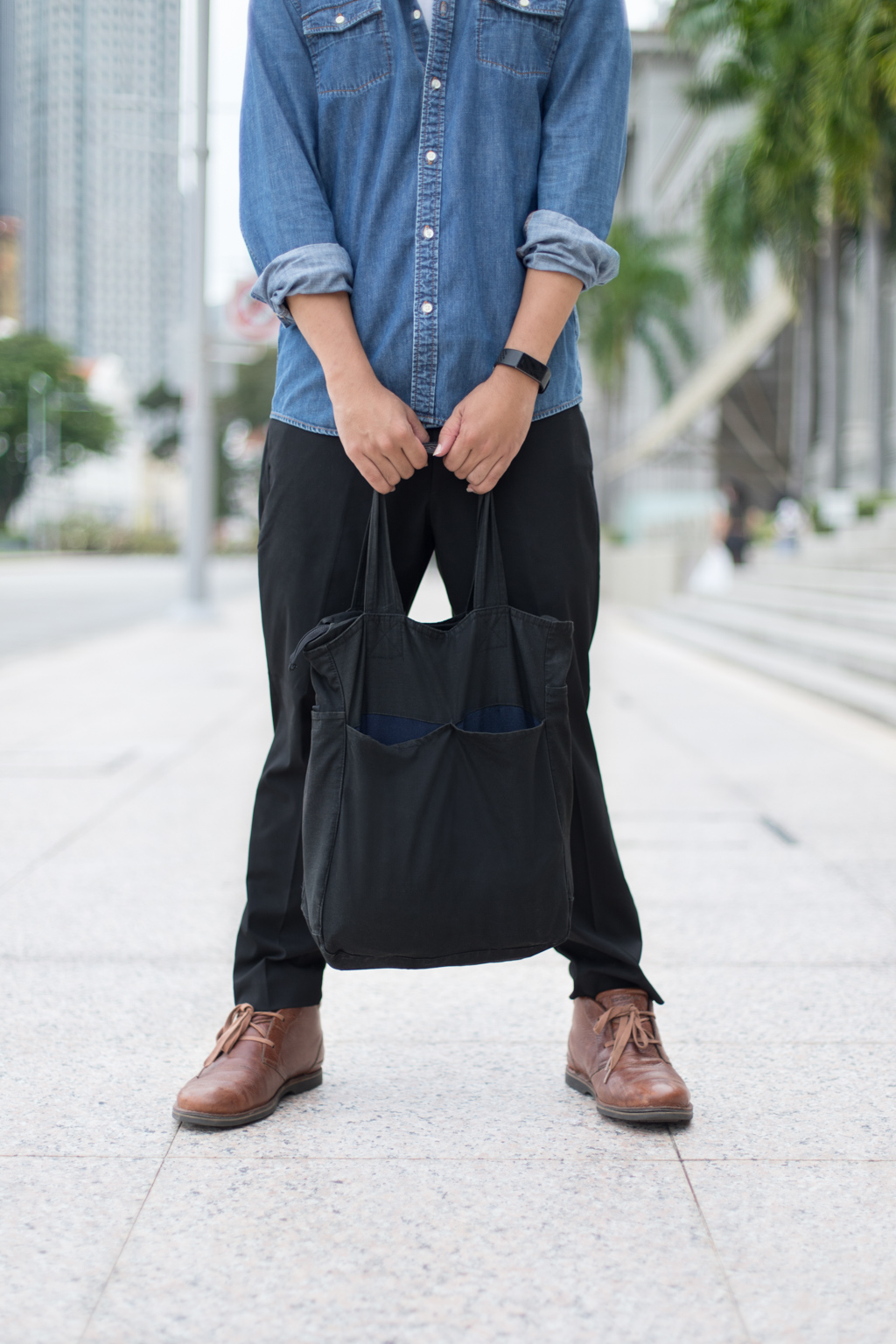 Joseph-Photographer-Shirt_Uniqlo-Jacket_Robert_Geller-Pants_Uniqlo-Socks_Uniqlo-UNIFORM-09102020-3