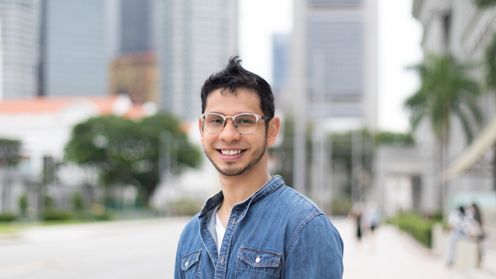 Joseph-Photographer-Shirt_Uniqlo-Jacket_Robert_Geller-Pants_Uniqlo-Socks_Uniqlo-UNIFORM-09102020-4