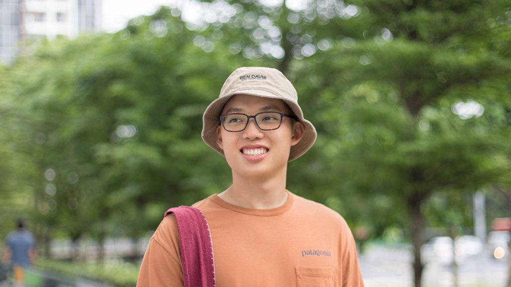 Jeremy-Freelancer-Singapore-Top_Patagonia-Pants_Pull__Bear-Shoes_Nike-Hat_Ben_Davis-UNIFORM-18122020-4