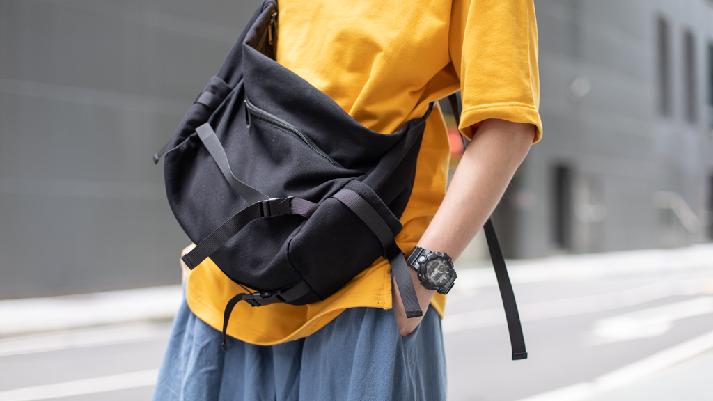 Sam-Hairstylist-Top_Tao_Bao-Pants_Tao_Bao-Shoes_Nike-Watch_G_Shock-UNIFORM-09102020-3