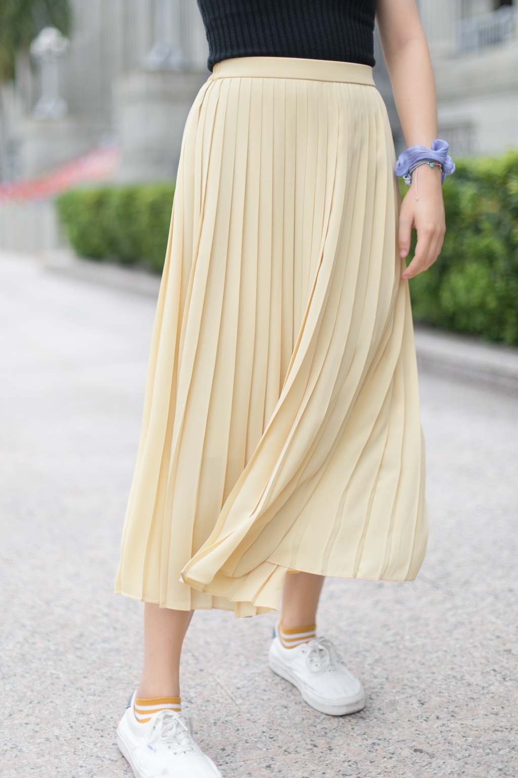 Dorothy-Student-Skirt_Uniqlo-Shoes_Vans-UNIFORM-22122020-6