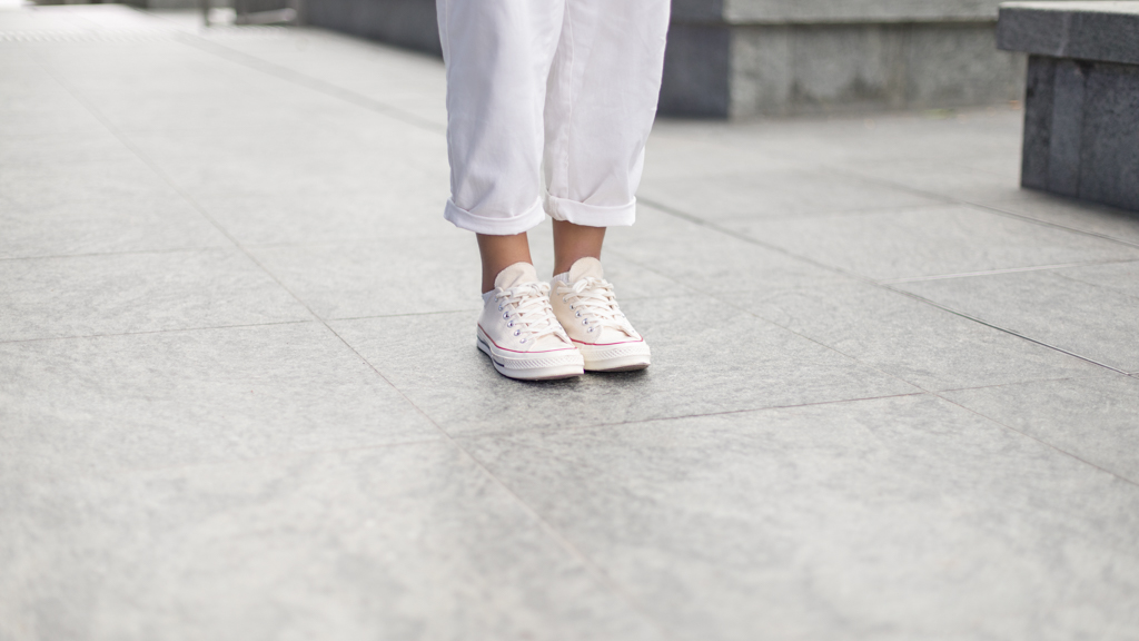 Hazel-Community_Manager-Top_Editors_Market-Pants_HM-Shoes_Converse-Watch_Swatch-UNIFORM-28012020-2