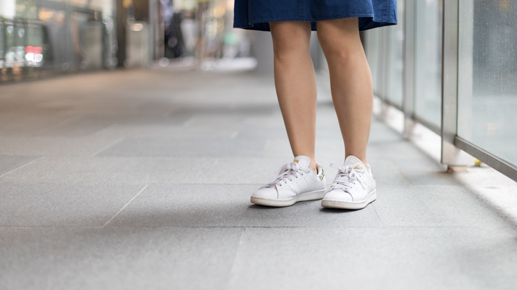 Lynette-Banking-Dress_COS-Jewelery_Kibo-Shoes-28012021-UNIFORM-2