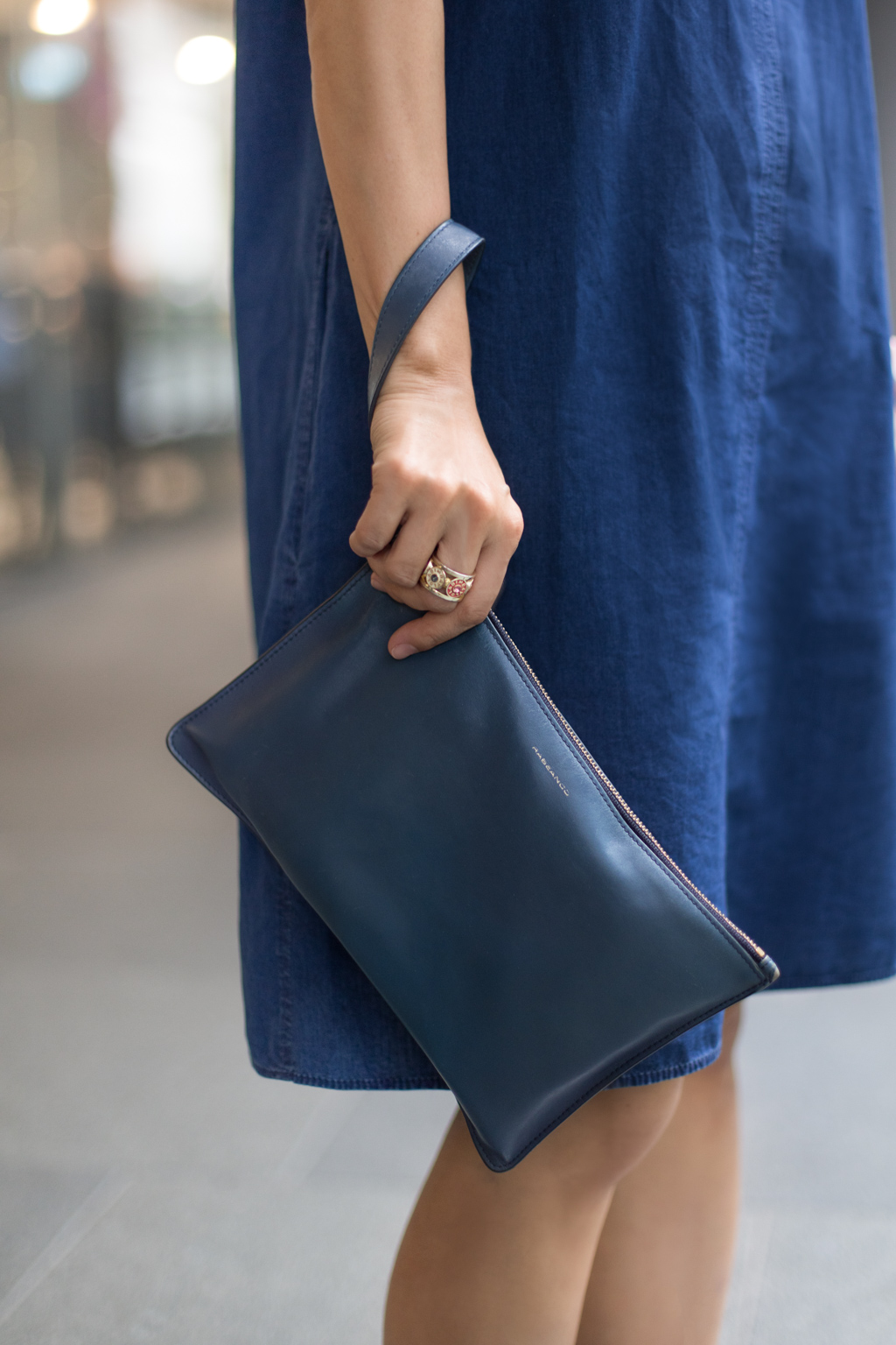 Lynette-Banking-Dress_COS-Jewelery_Kibo-Shoes-28012021-UNIFORM-3