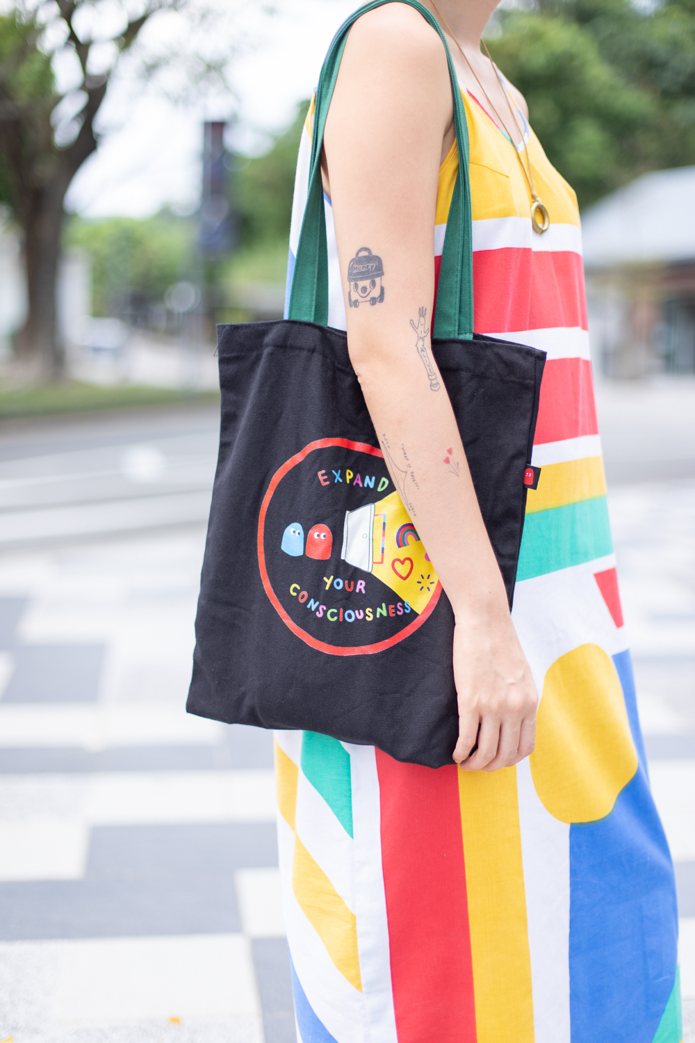 Cherie-Artist-Shoes_Dr._Martens-Bag_Slimy_Oddity-05032021-UNIFORM-3