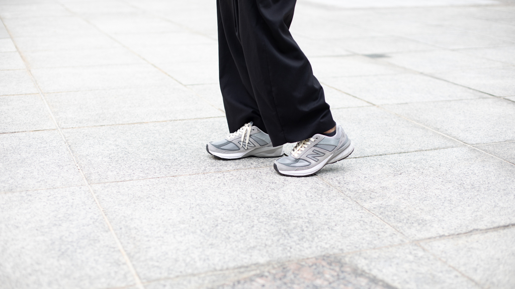 Clara-Influencer-Top_Comme_Des_Garcons-Top_Editors_Market-Shoes_New_Balance-20032021-UNIFORM-2