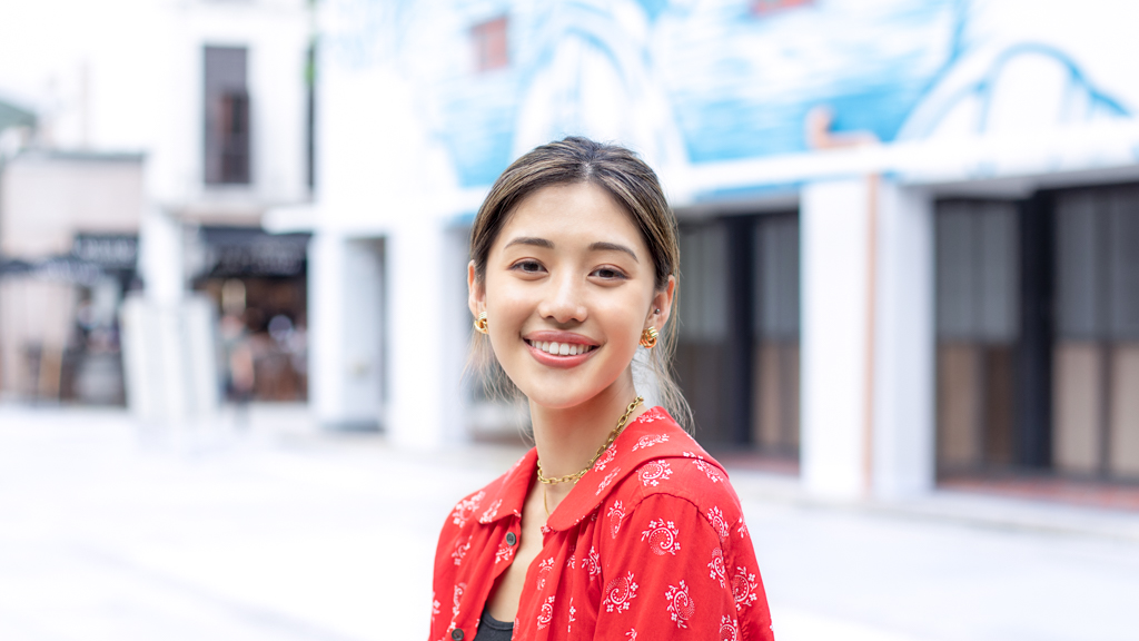 Clara-Influencer-Top_Comme_Des_Garcons-Top_Editors_Market-Shoes_New_Balance-20032021-UNIFORM-5