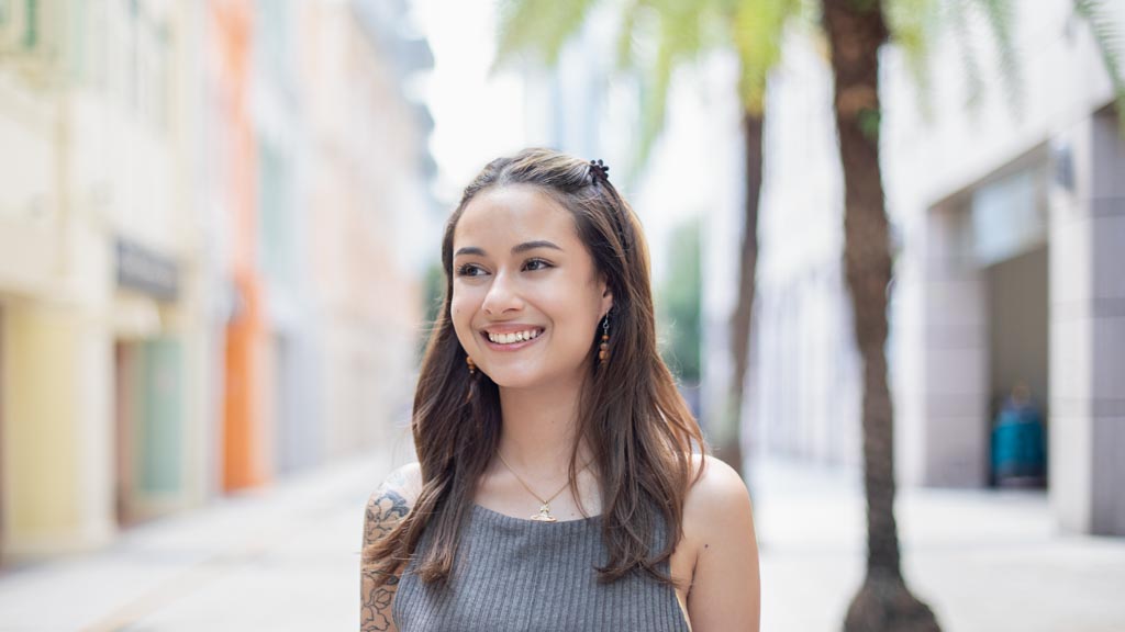 Melia-Intern-Top_Yesah-Bottom_Yesah-Shoes_Dr._Martens-Necklace_Vivienne_Westwood-Earrings_Visual_Jargon-19032021-UNIFORM-5