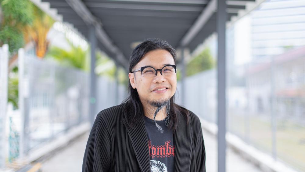 Pann-Creative_Director-Blazer_Issey_Miyake-Pants_Issey_Miyake-Shoes_New_Balance-05032021-UNIFORM-5