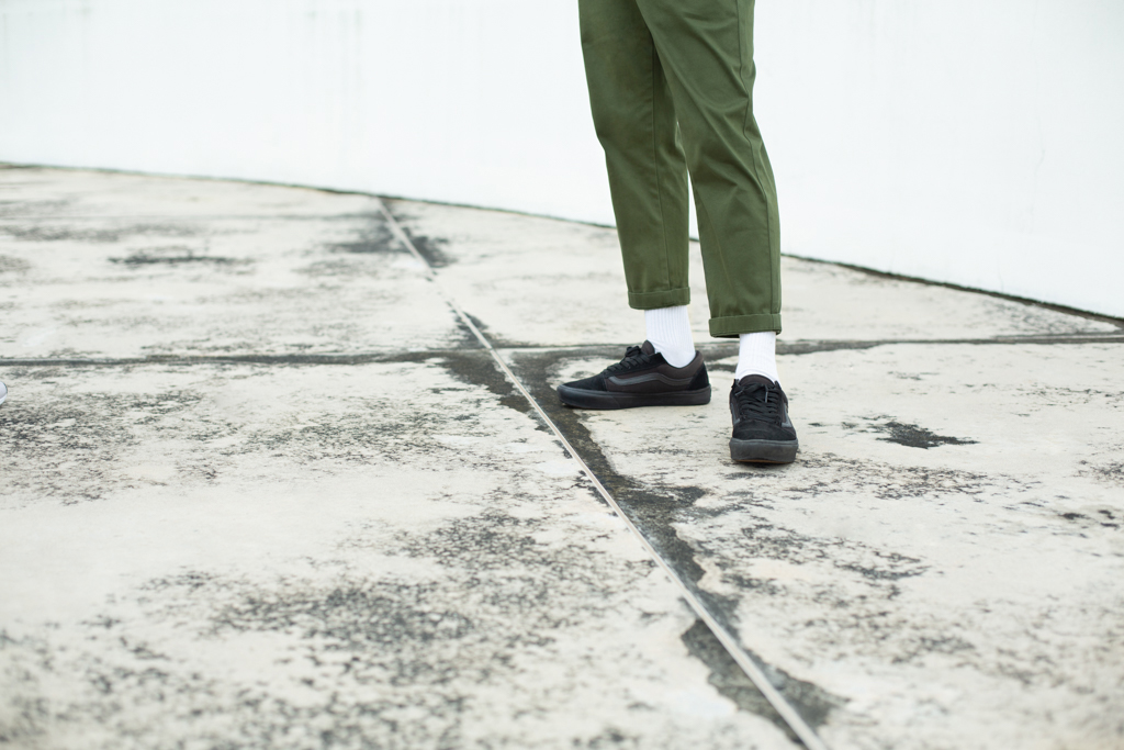 Bryan-Filmmaker-Top-_Cotton-On-Pants_Uniqlo-Shoes_Vans-Hat_Nike-UNIFORM-14052021-5