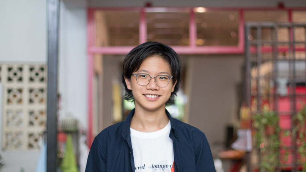 Dylan-Student-Shirt_Uniqlo-Shoes_Hush_Puppies-UNIFORM-01052021-5