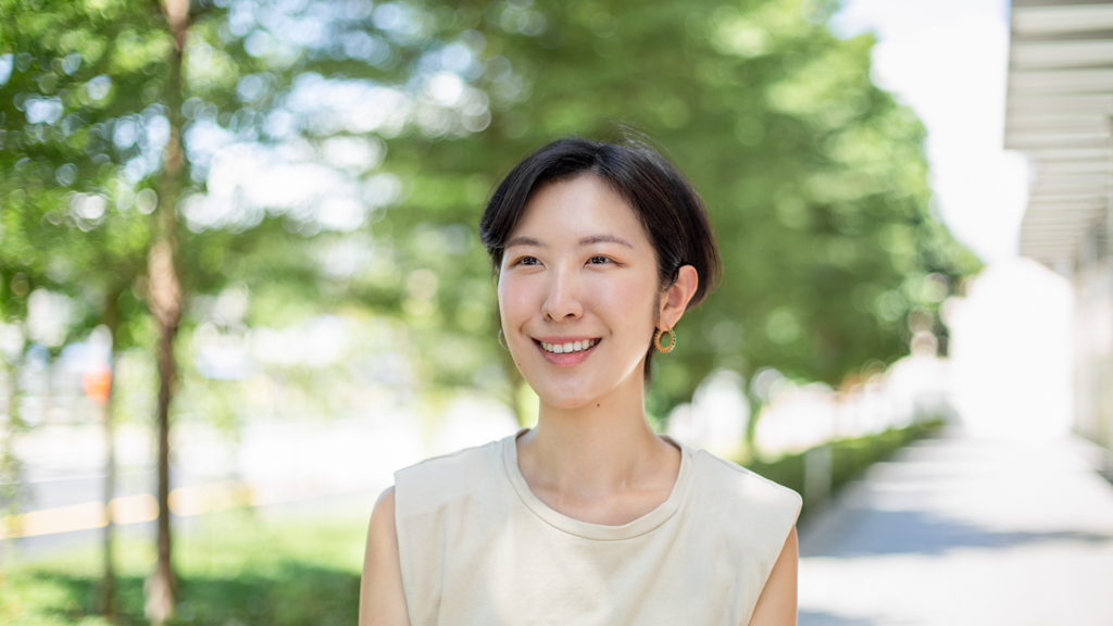 Airin-Co-founder_Of_ARLY-Top_Closet_Lover-Pants_Lespoir-Shoes_Taobao-Earrings_Heirloom-Bag_Gia_Studio-28062021-UNIFORM-6