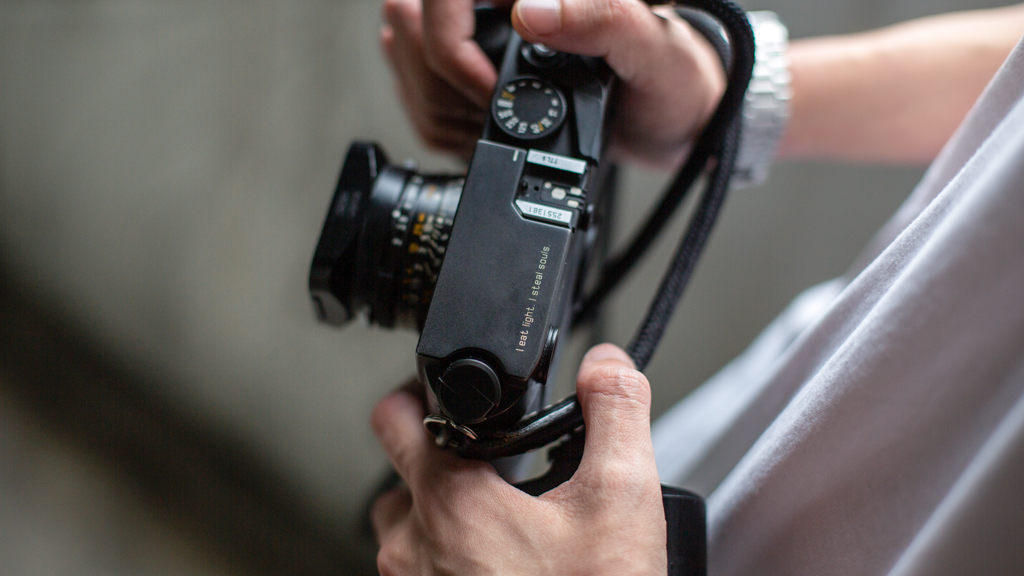 Tim-Photographer-Shirt_Jockey-Shoes_Nike-Watch_Seiko-Bracelet_Visual_Jargon-Camera_Leica-25062021-UNIFORM-4