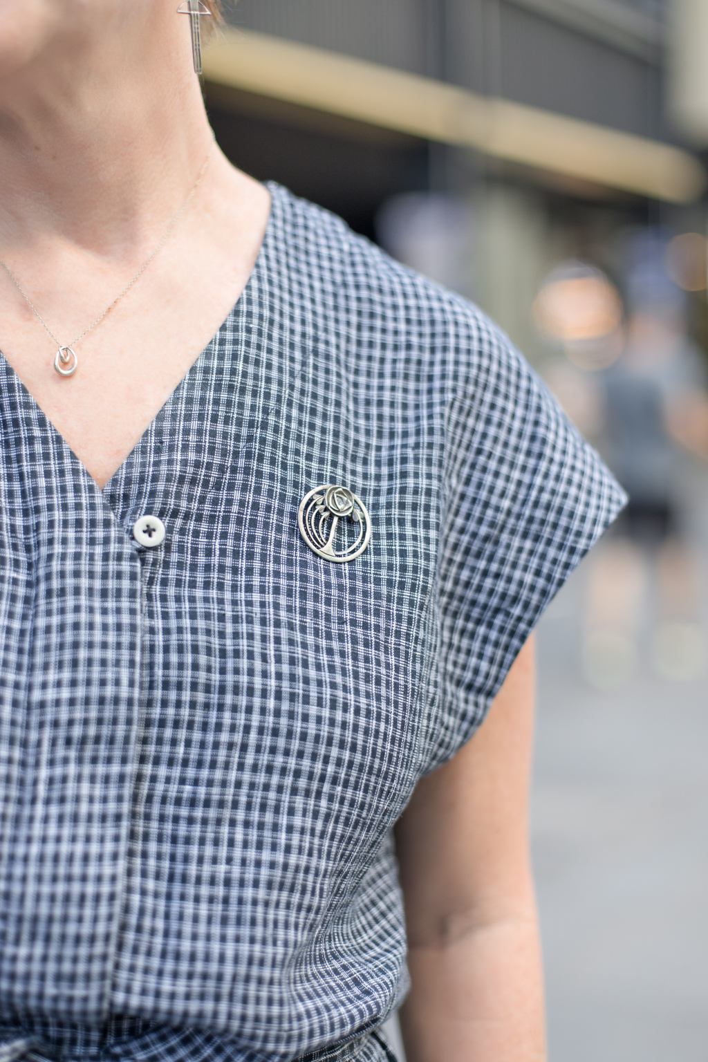 Emma-Journalist-Jumpsuit_Toast-Shoes_Oroton-Bag_Ally_Capellino-Broach_Charles_Rennie_Mackintosh-Earrings_Charles_Rennie_Mackintosh-Sunglasses_Prada-17092021-UNIFORM-3