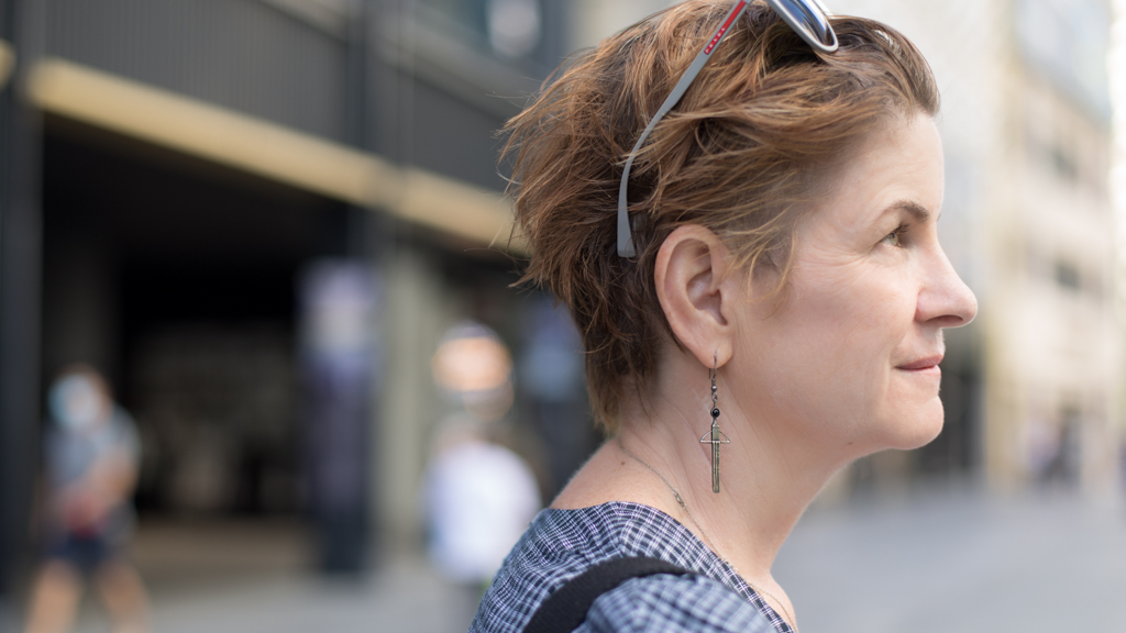 Emma-Journalist-Jumpsuit_Toast-Shoes_Oroton-Bag_Ally_Capellino-Broach_Charles_Rennie_Mackintosh-Earrings_Charles_Rennie_Mackintosh-Sunglasses_Prada-17092021-UNIFORM-5