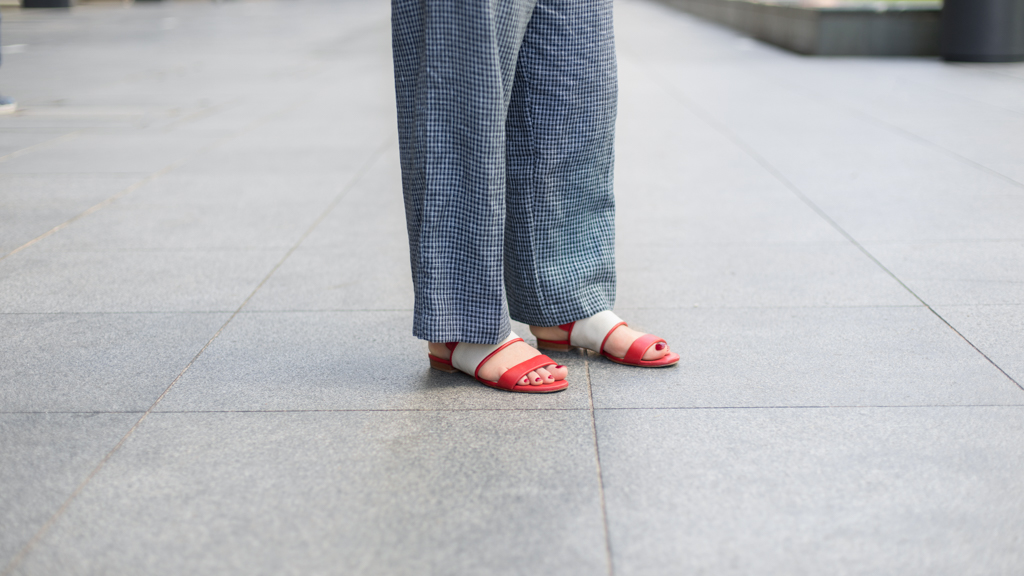 Emma-Journalist-Jumpsuit_Toast-Shoes_Oroton-Bag_Ally_Capellino-Broach_Charles_Rennie_Mackintosh-Earrings_Charles_Rennie_Mackintosh-Sunglasses_Prada-17092021-UNIFORM-6