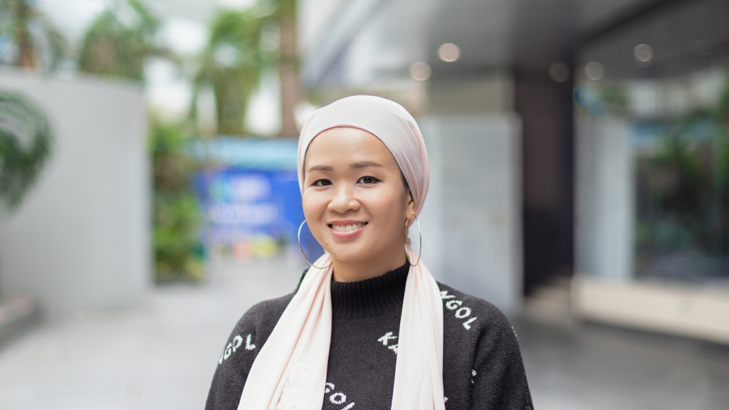 Azura-Crewing_Executive-Scarf_Duck-Top_KangolxHM_Skirt-Uniqlo-Shoes_Nike-Bag_Moshino-Earrings_Lovisa-11112021-UNIFORM-4