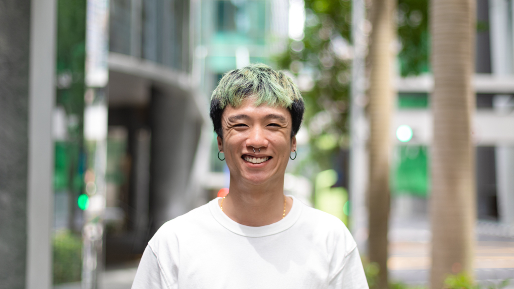 Elton-Manager-Shirt_Uniqlo-Shoes_Converse-11112021-UNIFORM-5