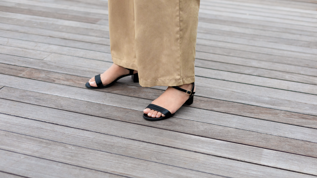 Far-Financ-Top_Shopee-Overalls_ZANZEA-Bag_dUCk-Shoes_CHARLESKEITH-Earrings_Lovisa-UNIFORM-4