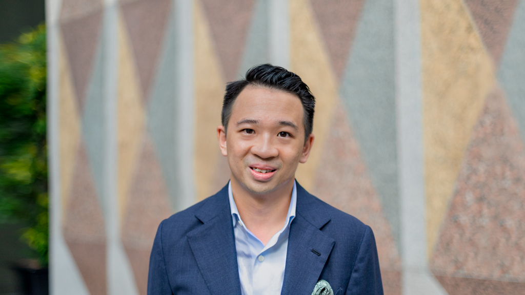 JJ-Executive_Search-Shirt_KAY-JEN-Blazer_KAY-JEN-Pants_KEVINSEAH-Shoes_GazianoGirling-Watch_Cartier-11112021-UNIFORM-4