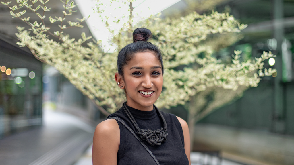 Rynthia-Banking-Top_COS-Pants_COS-Shoes_Bottega_Venetta-Bag_Givenchy-Bracelet_Balenciaga-Watch_Apple-Rings_VitaFede_APMMonaco_Cartier-UNIFORM-2